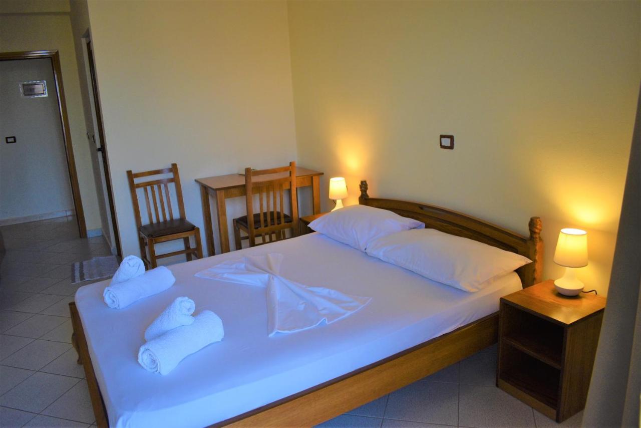 Hotel Villa Zeneli Sarandë Exterior foto