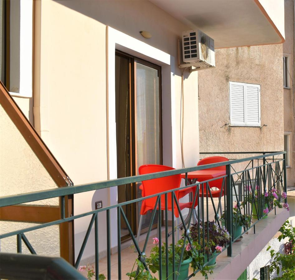 Hotel Villa Zeneli Sarandë Exterior foto