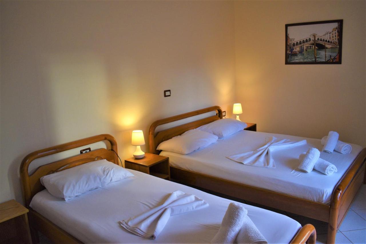 Hotel Villa Zeneli Sarandë Exterior foto