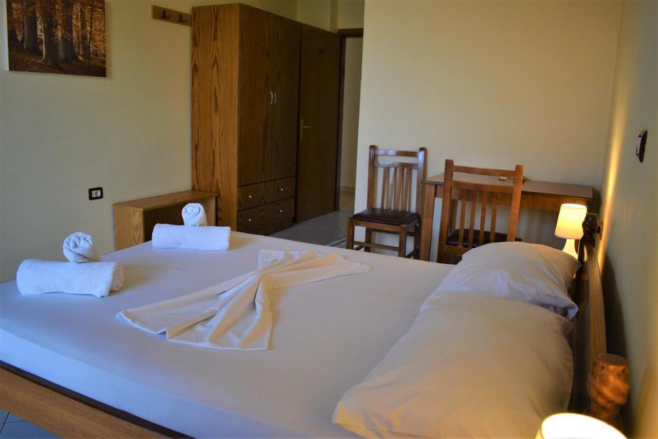 Hotel Villa Zeneli Sarandë Exterior foto