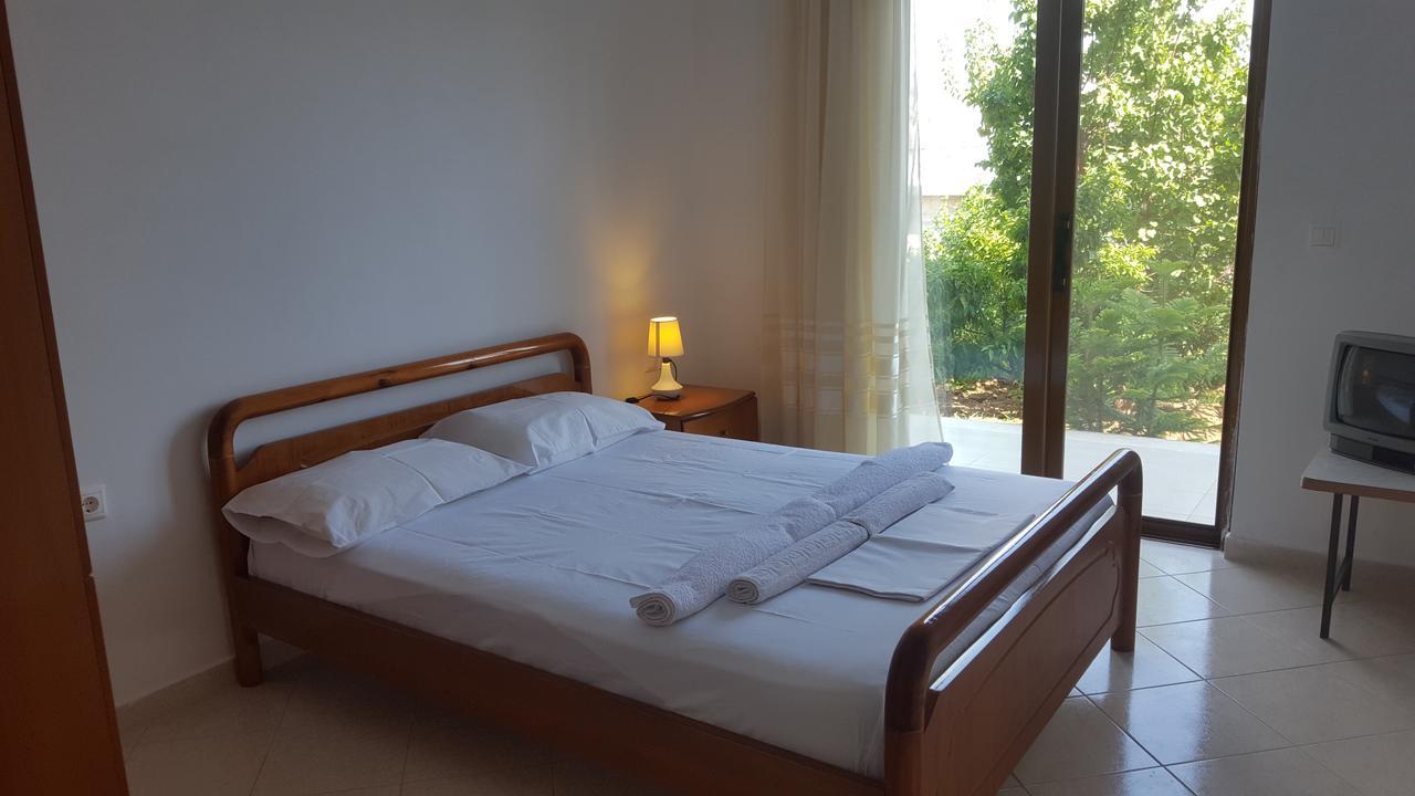 Hotel Villa Zeneli Sarandë Exterior foto